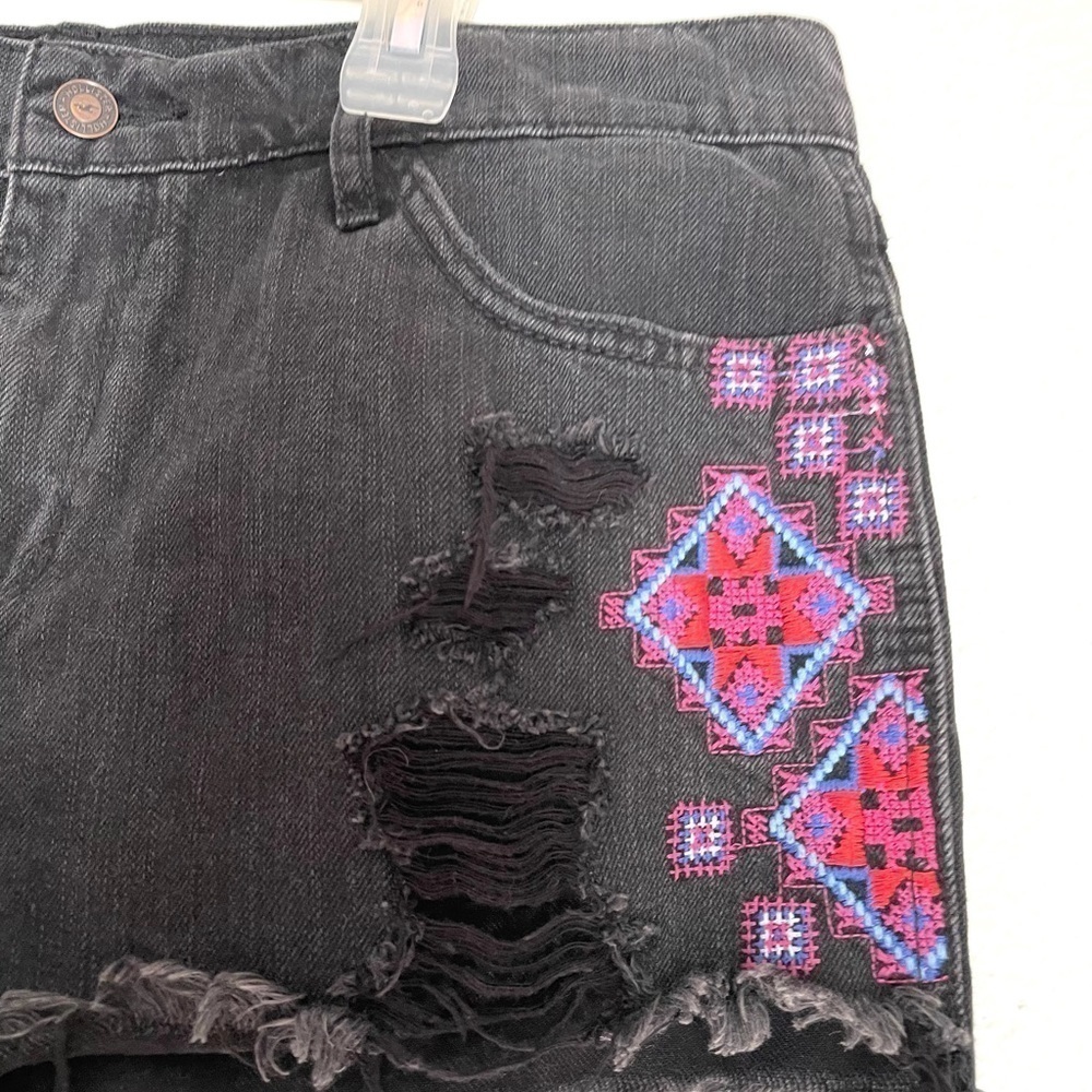 HOLLISTER distressed embroidered cut off shorts-15 - Picture 2 of 5